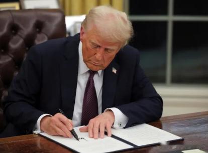 美国将11日晚对伊朗（其海军、空军、雷达、防空系统以及所有其他防御形式，连同其大