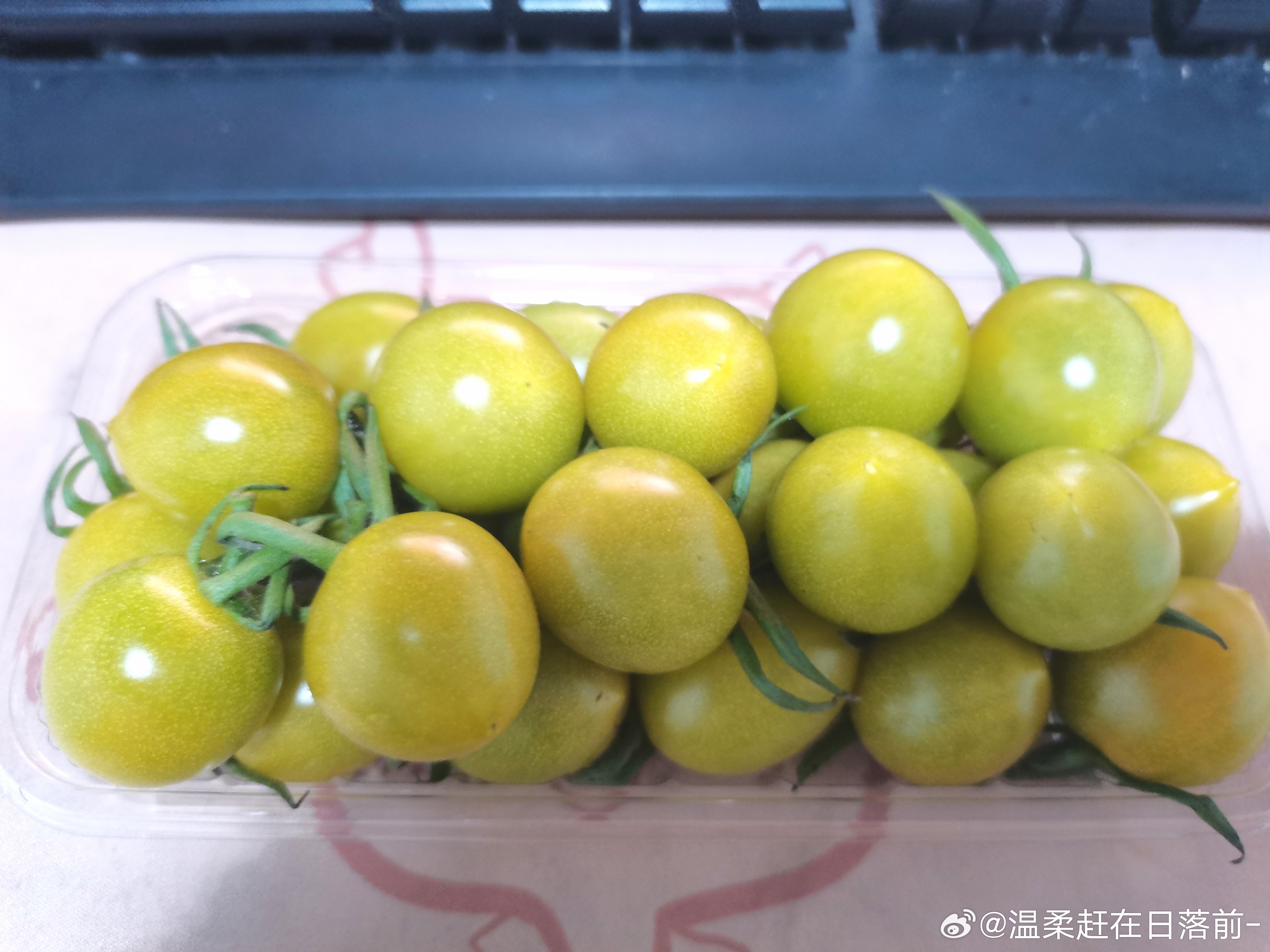 第一次吃这个颜色的小番茄 真是不一样的口感 好吃好吃 