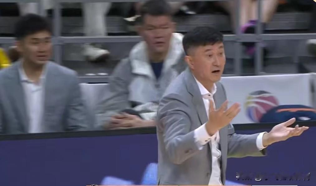 太准了，北京半场52-43广东，三分球准的离谱！
    广东队第一节五北京队打