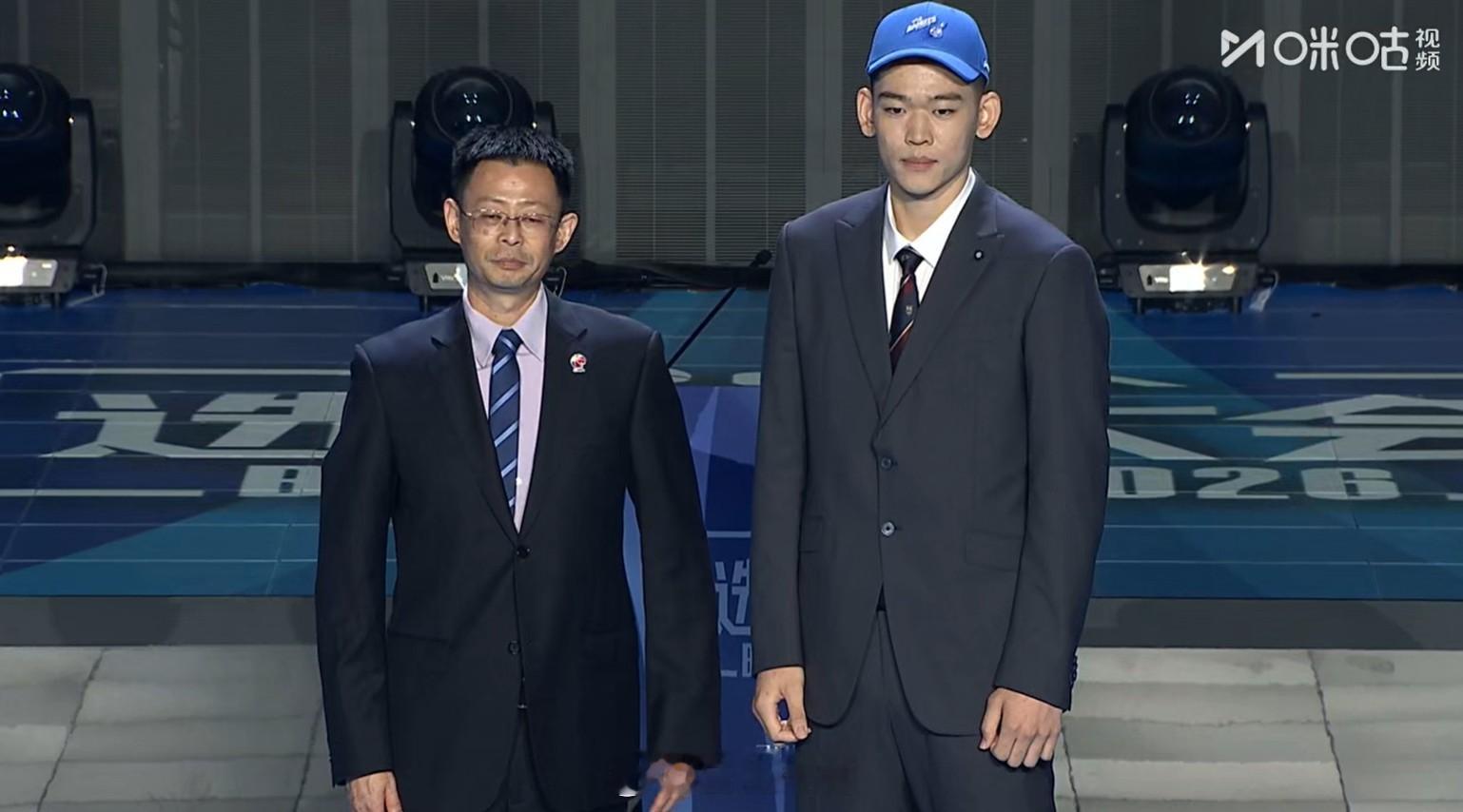 2026年CBA选秀大会 宁波，探花，郑博文，来自厦门大学 