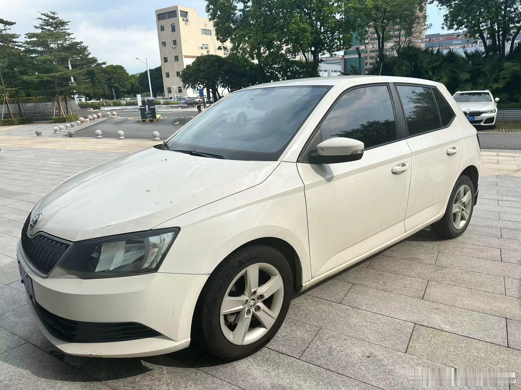 #于恒二手车库[超话]##于恒的收车日常# 这几天到的三台车16年斯柯达晶锐自动