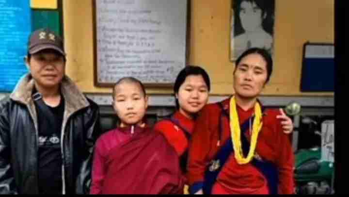 翠花换了身行头，成熟女性的韵味十足。	

翠花和铁柱，最近去了一趟尼泊尔的首都加