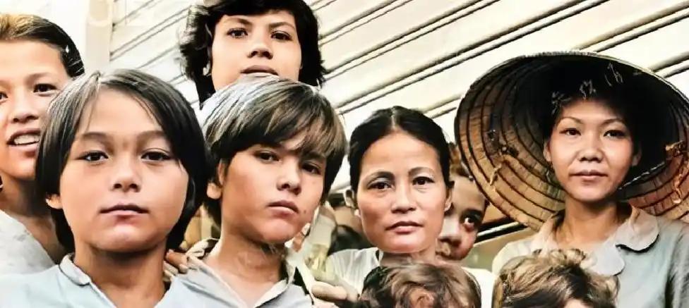 越南战争时，很多美军士兵在战场上没有老婆陪着，于是就找了越南当地的女子陪伴。结果