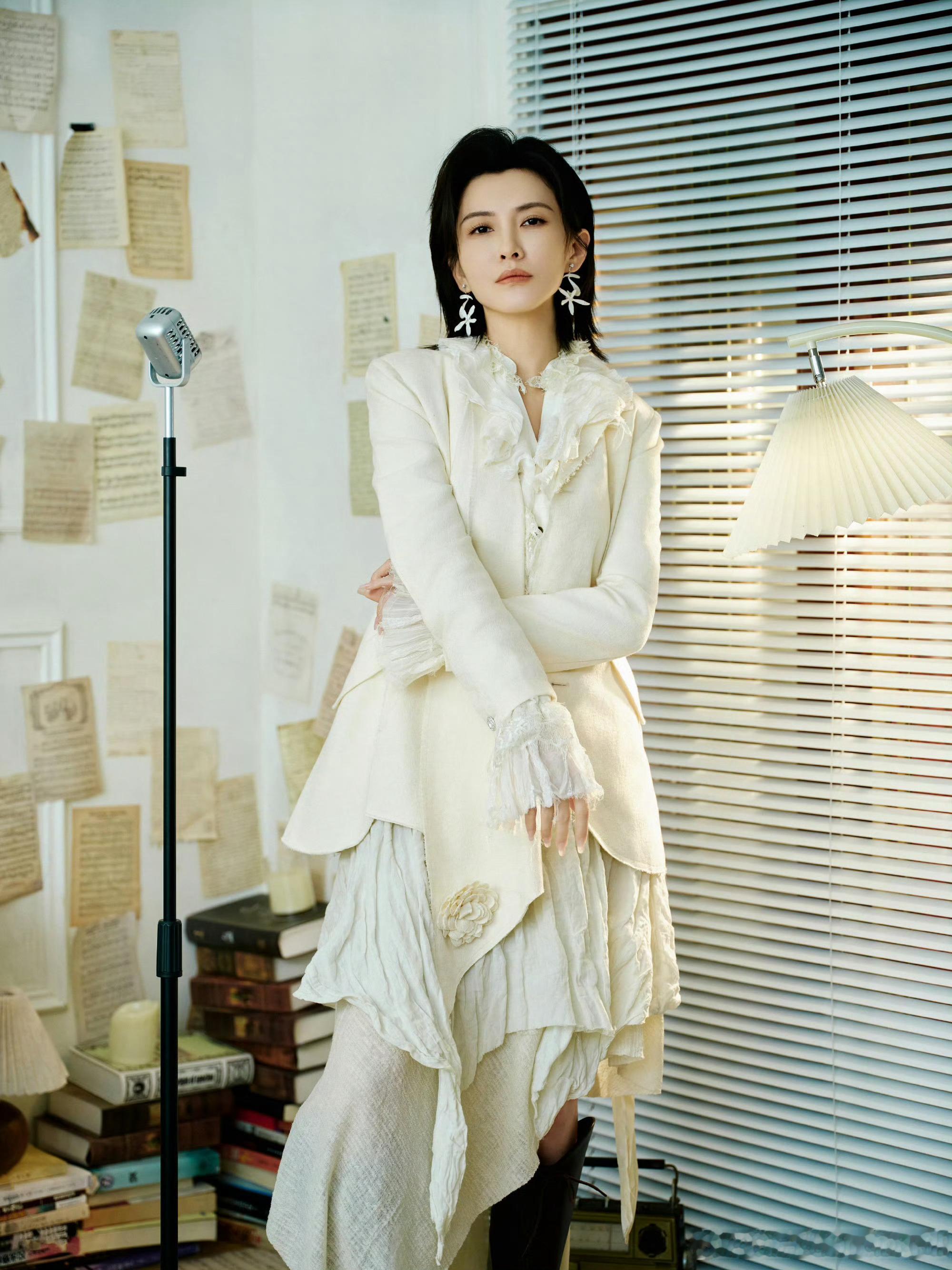徐洁儿短发徐洁儿短发造型 徐洁儿全新短发造型亮相，反差感绝了！！清爽利落的短发气