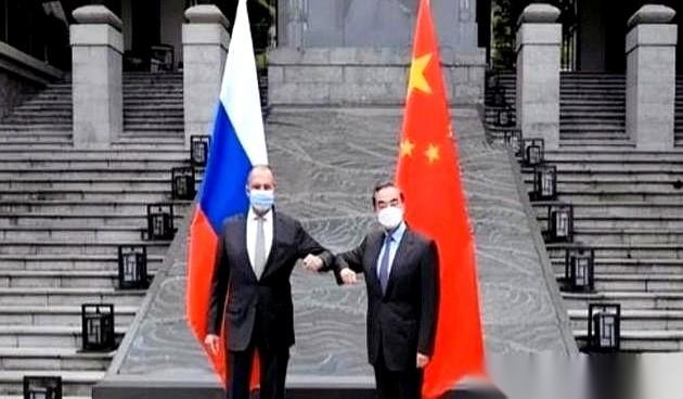 我的天，一口气关了274家汽车展厅，213家都是咱们中国的。
就一年前，莫斯科那