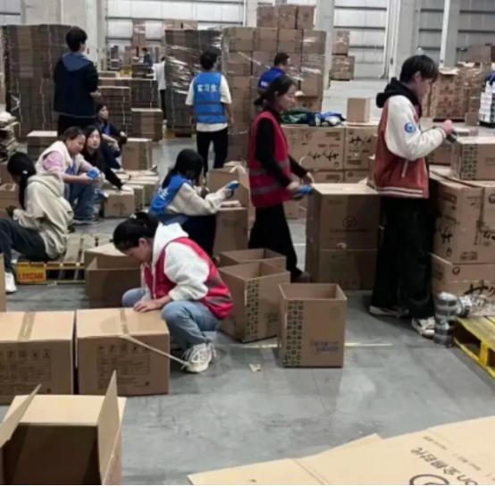 中央亮剑了，十五五规划直接把"遮羞布"扯了下来，5000万大学生，满大街的本科文