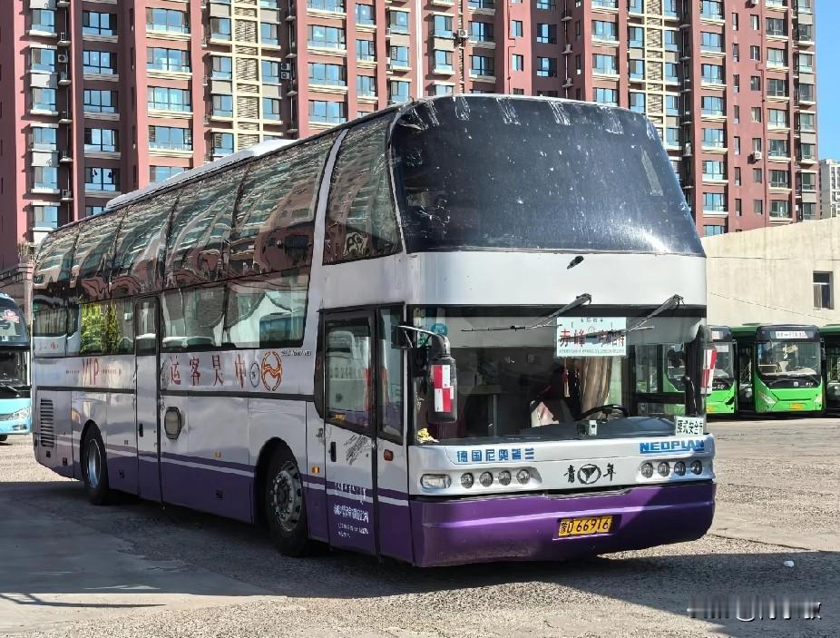 赤峰 内蒙古赤峰的市际客运班线，没出省就已经是超长途了
赤峰—锡林浩特，440公