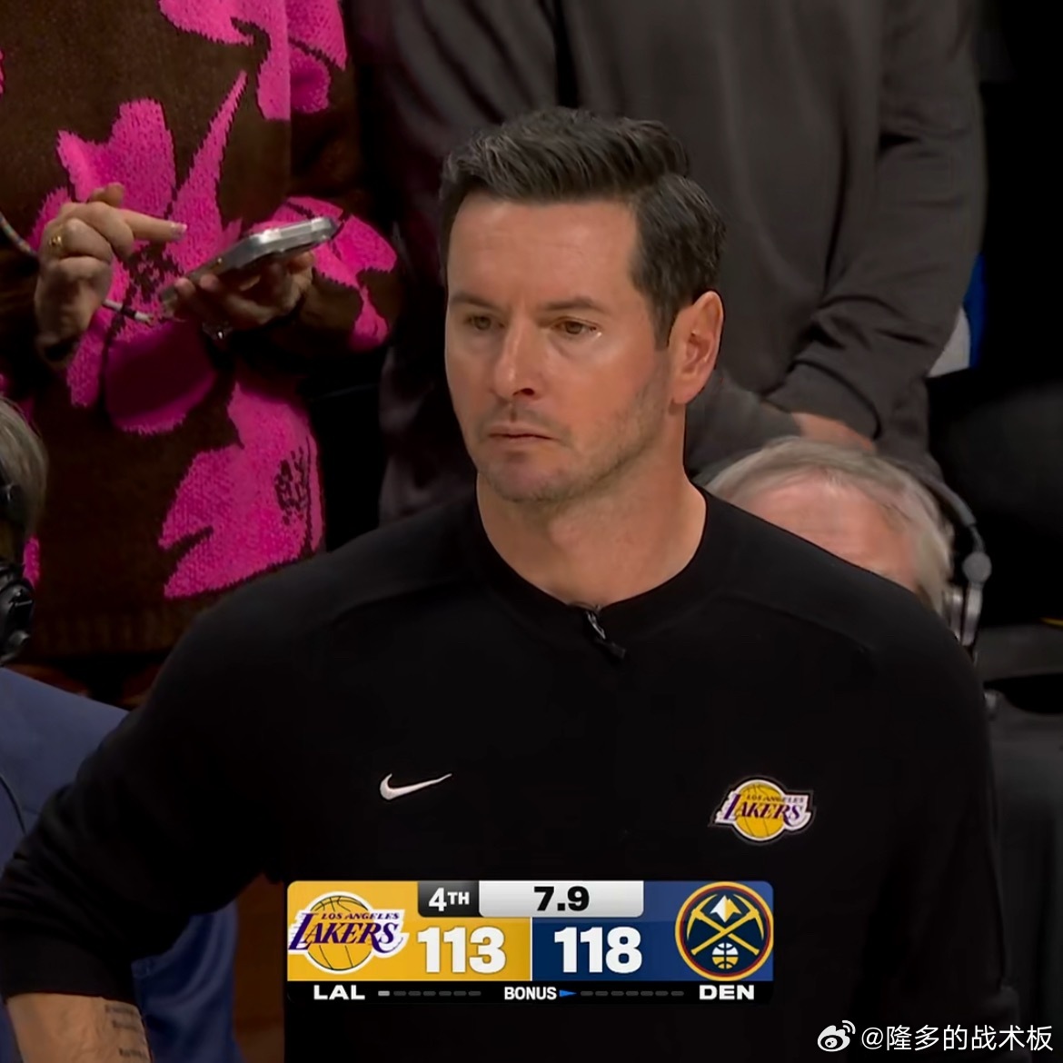 雷迪克谈勒布朗的伤势：“伤势让他很困扰，以至于他都不敢主动发边线球。”湖人vs掘