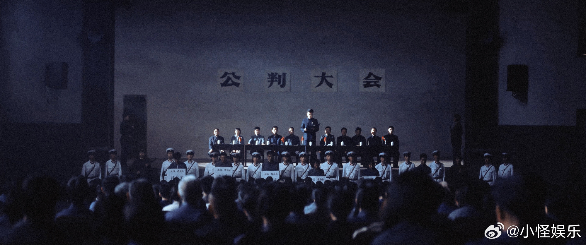 重器大胆 不得不佩服《重器》的尺度，敢把尖锐的旧时代案件摆到台面上。高中生案件还