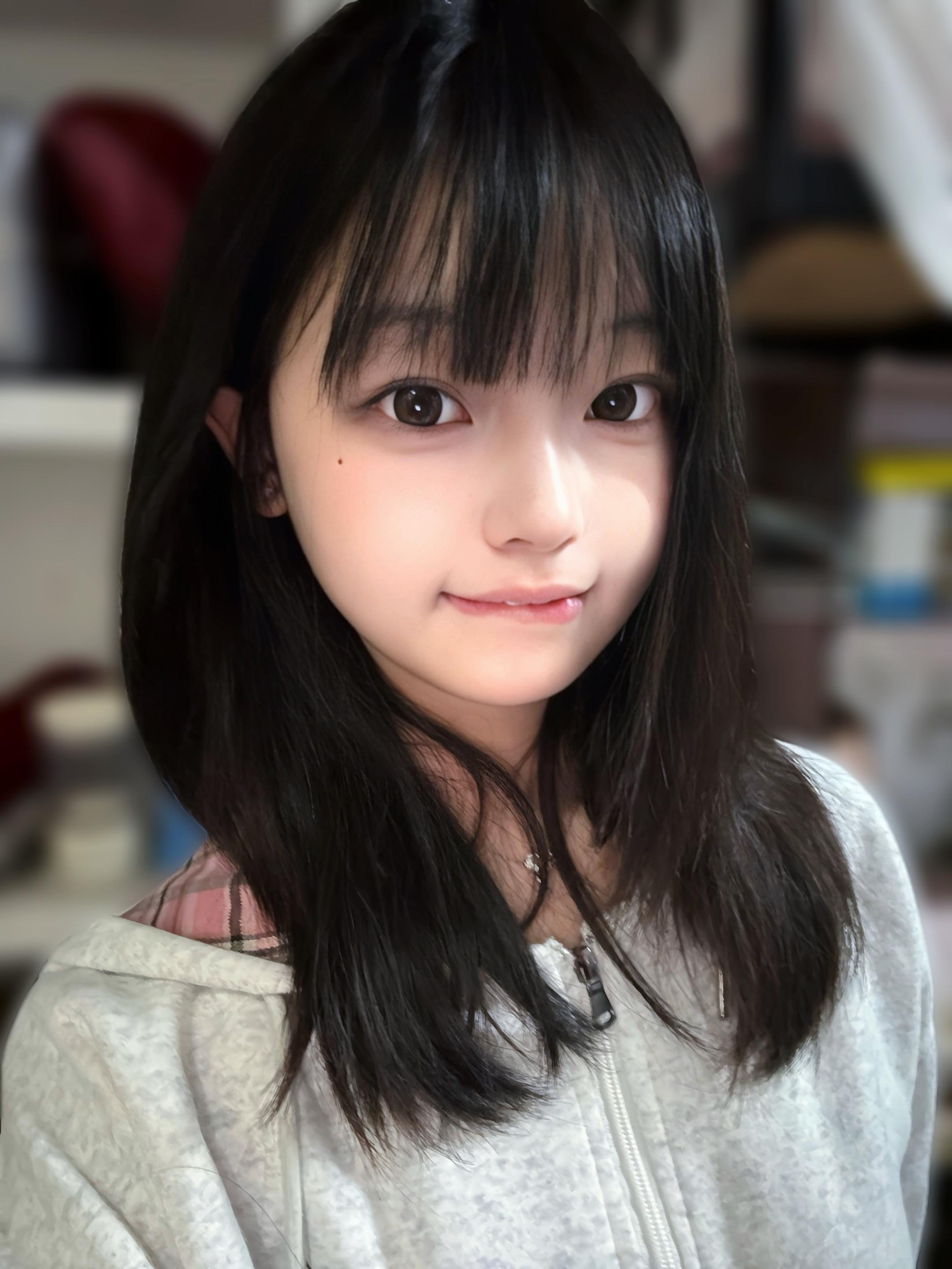 “有人觉得爱就是性，是婚姻，是清晨六点的吻和一堆孩子，或许爱就是这样...