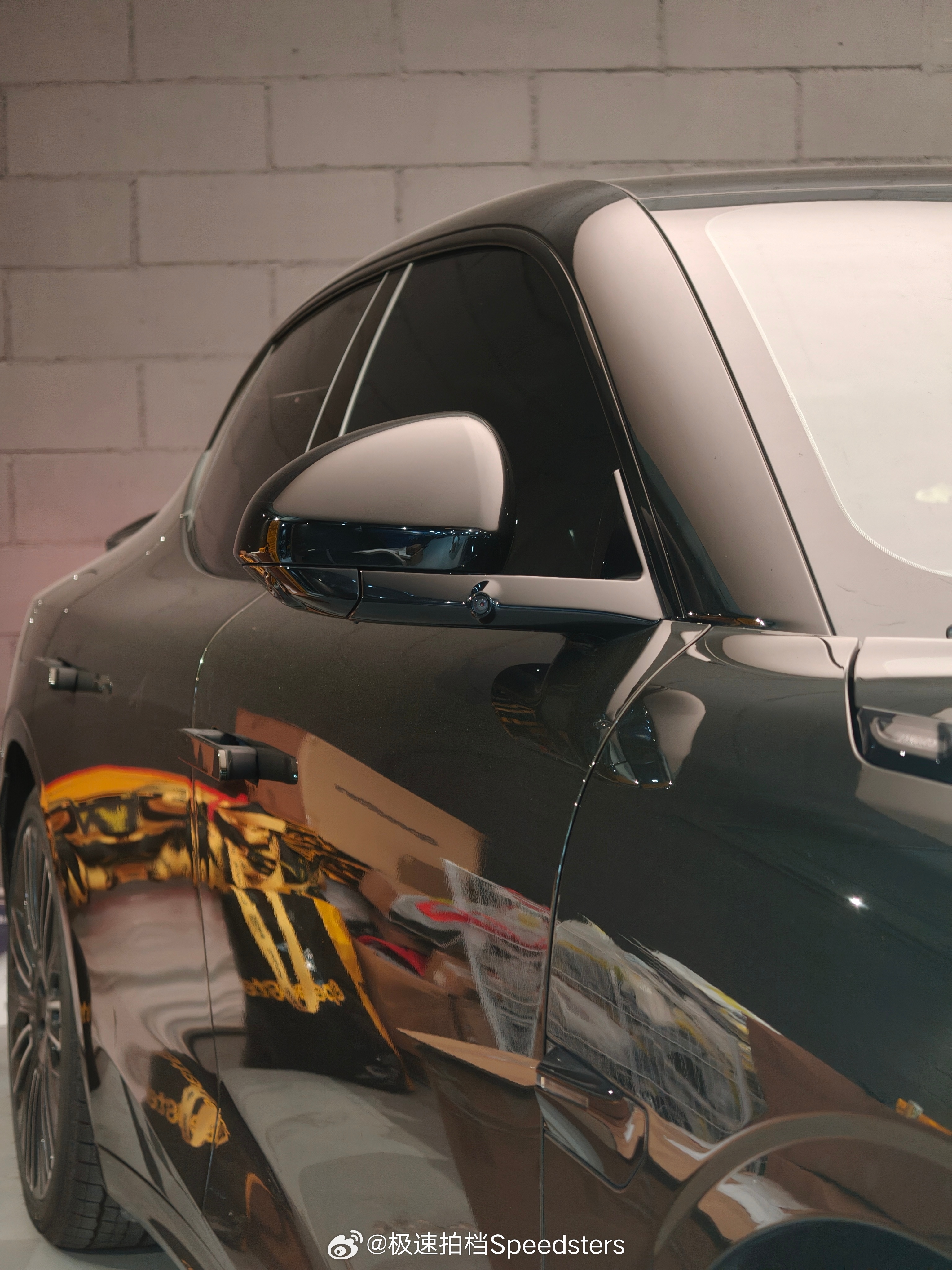 今天一回到公司发现了“第一桶金”，以为是公司发福利呢原来是送来的车漆大礼到了，还