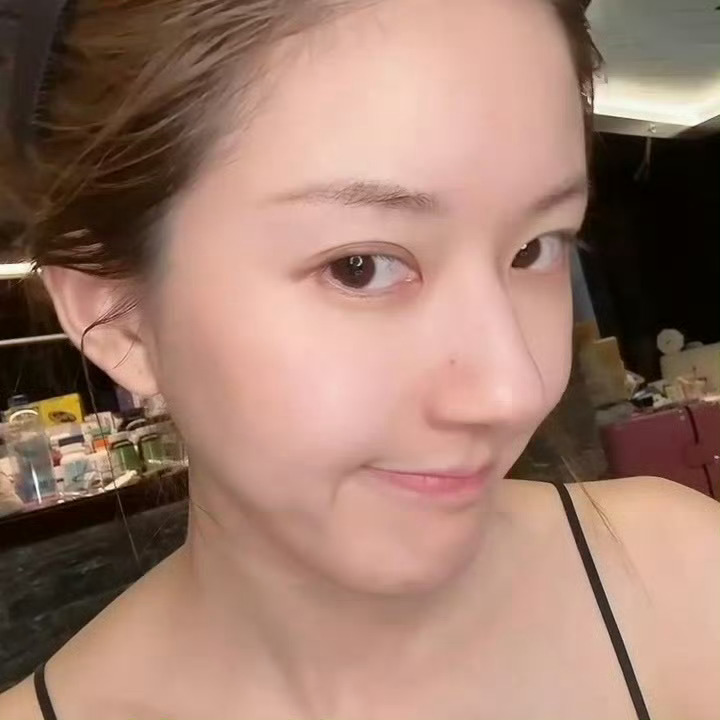 赵露思录卸妆视频素颜生图状态也太好了，多看美女对我眼睛很友好 ​​​