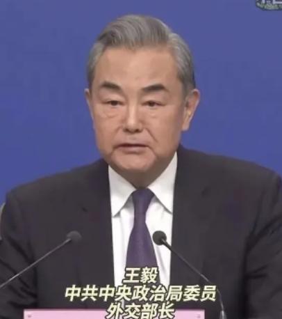 “美国成事不足，败事有余！”美国在全球已部署超700个军事基地，一大半都在中国周