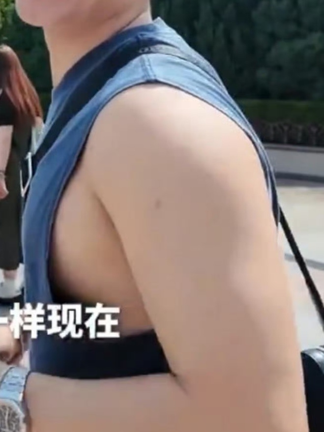 少女保持挺拔的秘诀是…… 