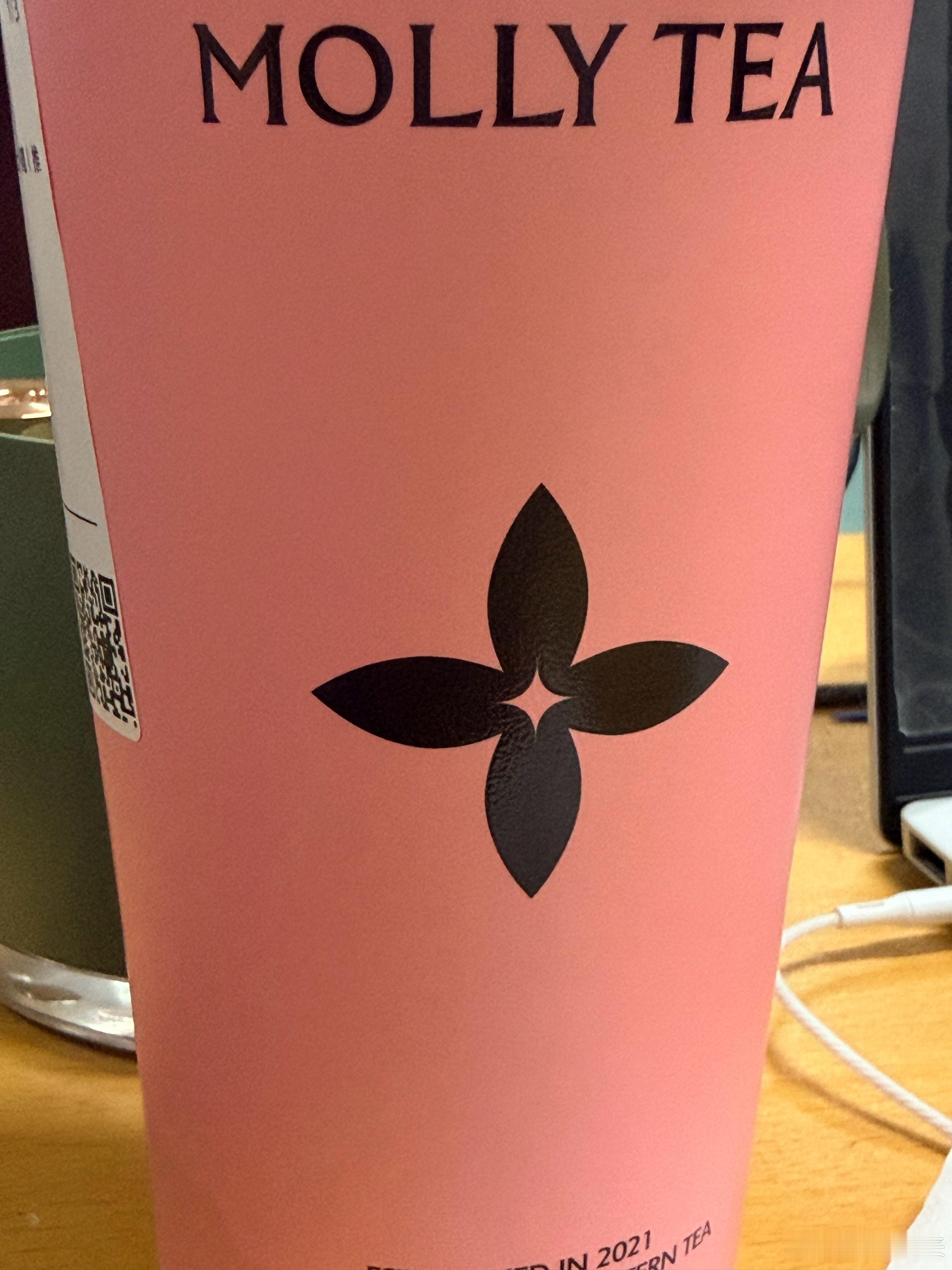 茉莉奶白真挺好喝的这是我第二次喝真不错这个logo好看👀 
