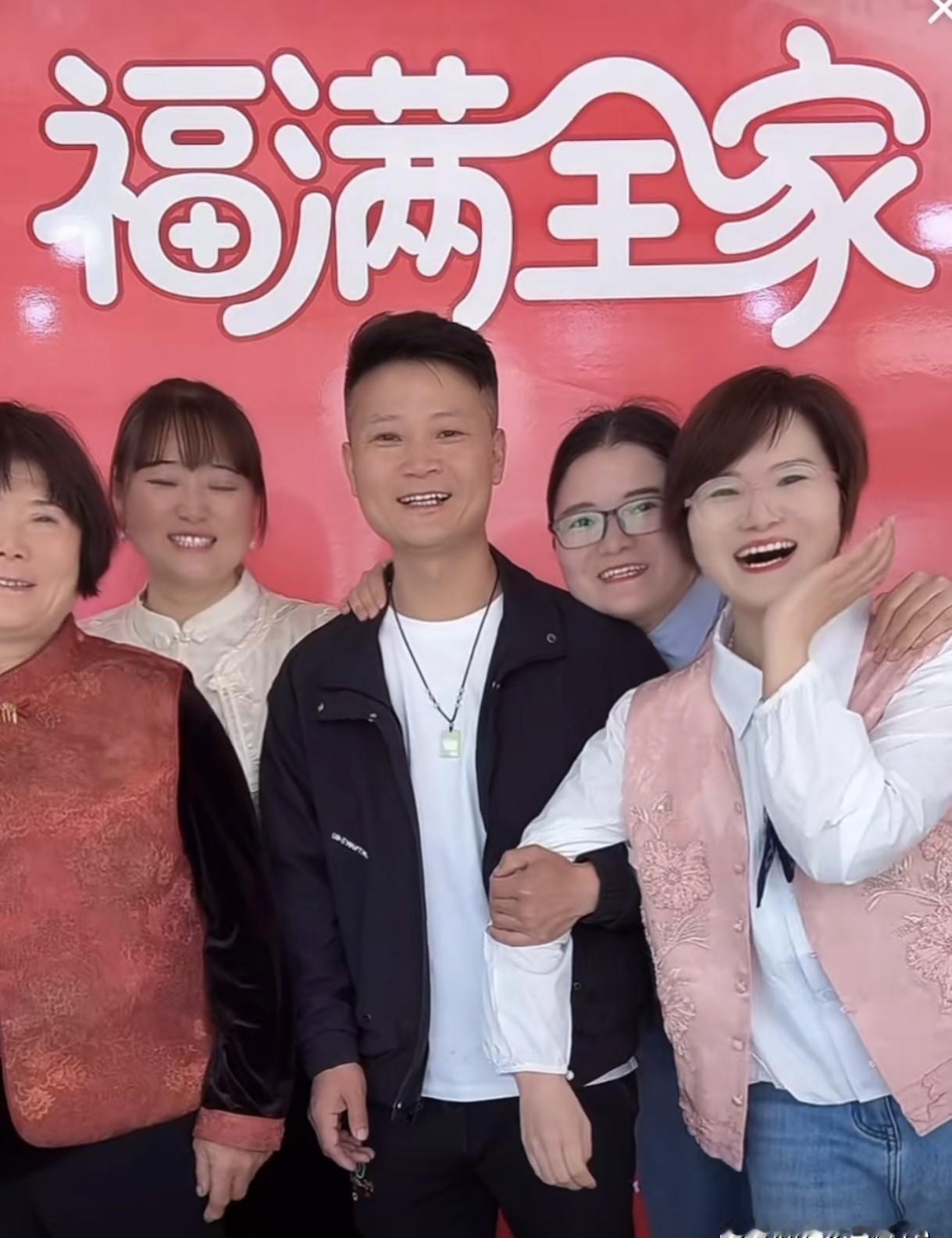 杜军首播翻车，品牌方一条微信叫停合作，那筐从老家带来的土鸡蛋，最终又原封不动地拎