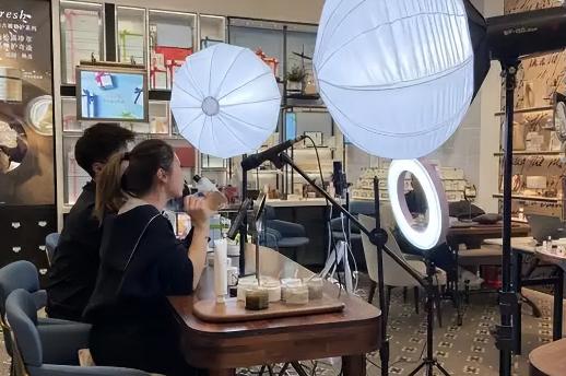 传统电商要凉？新型AI电商正全面入局，数百万工厂命运迎来大反转 

电商行业一路