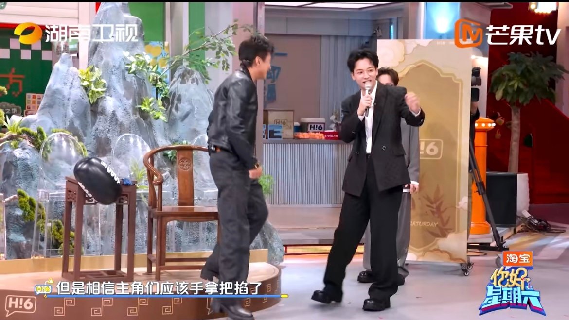 吴泽林在邓超面前都内向了 平时爱说爱笑的泽林，一到超哥面前直接切换害羞模式！何老