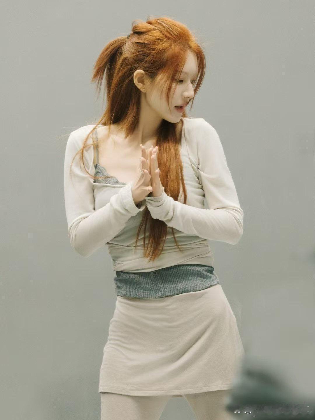 赵露思这个身材穿啥不好看啊…不愧能带动服装潮流