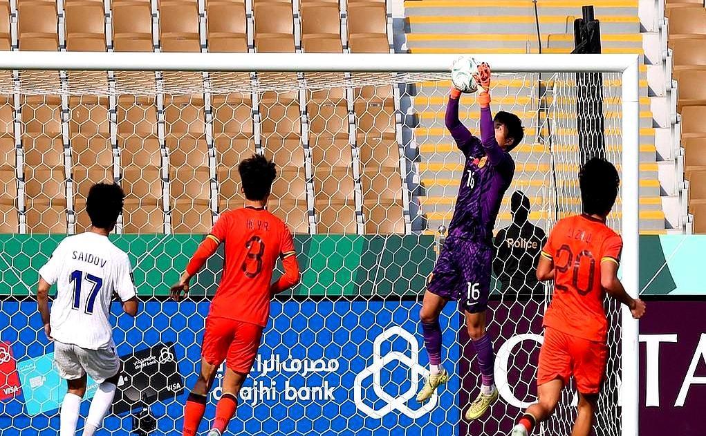 零进球也能进四强！
 
靠一条防线把命吊住。小组赛三场全零封，只进一球就出线，听