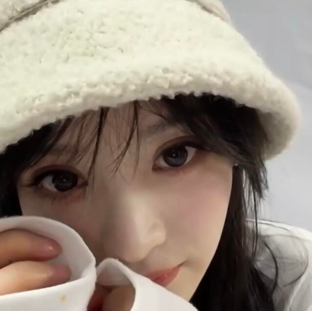 直播这张太适合当头像了昨天直播 漂亮鼠  了，每一帧都超级漂亮张凌赫  |  田