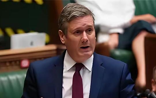 英国首相斯塔默访华以后，不断遭到特朗普的指责，斯塔默不再忍了，直接回怼：如果美国