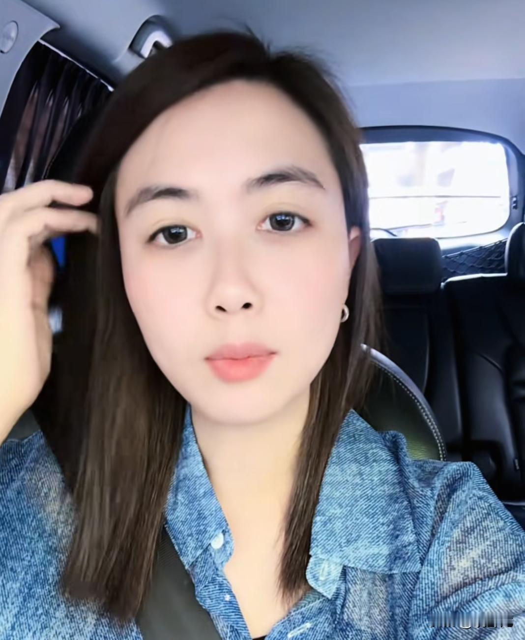 不容易，蓓蓓给蔡正元送吃的，只能用透明塑料袋打包，饭盒都不行。

8月28日上午