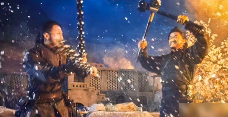 刚和朋友分开，正刷手机呢，当看到《**》这票房消息看得人头皮发麻。一位在剧组干了