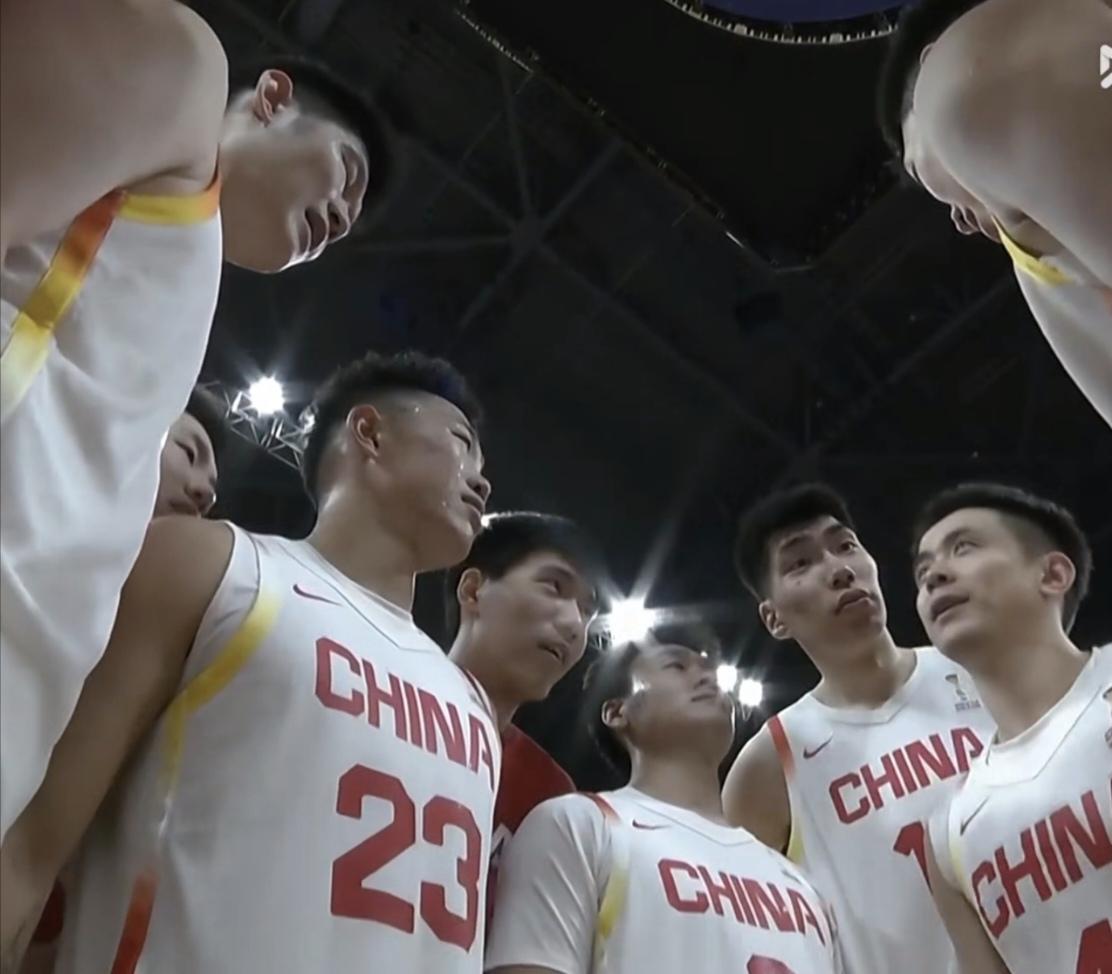 赵继伟的赛后发言一针见血，连续用两个“空前”形容中国男篮的现状：大家从悬崖边上把