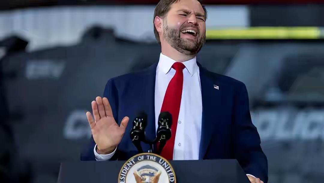 万斯严肃地对着镜头说了一句狠话。说完就笑了。
     苦于伊朗一直不肯与威特科