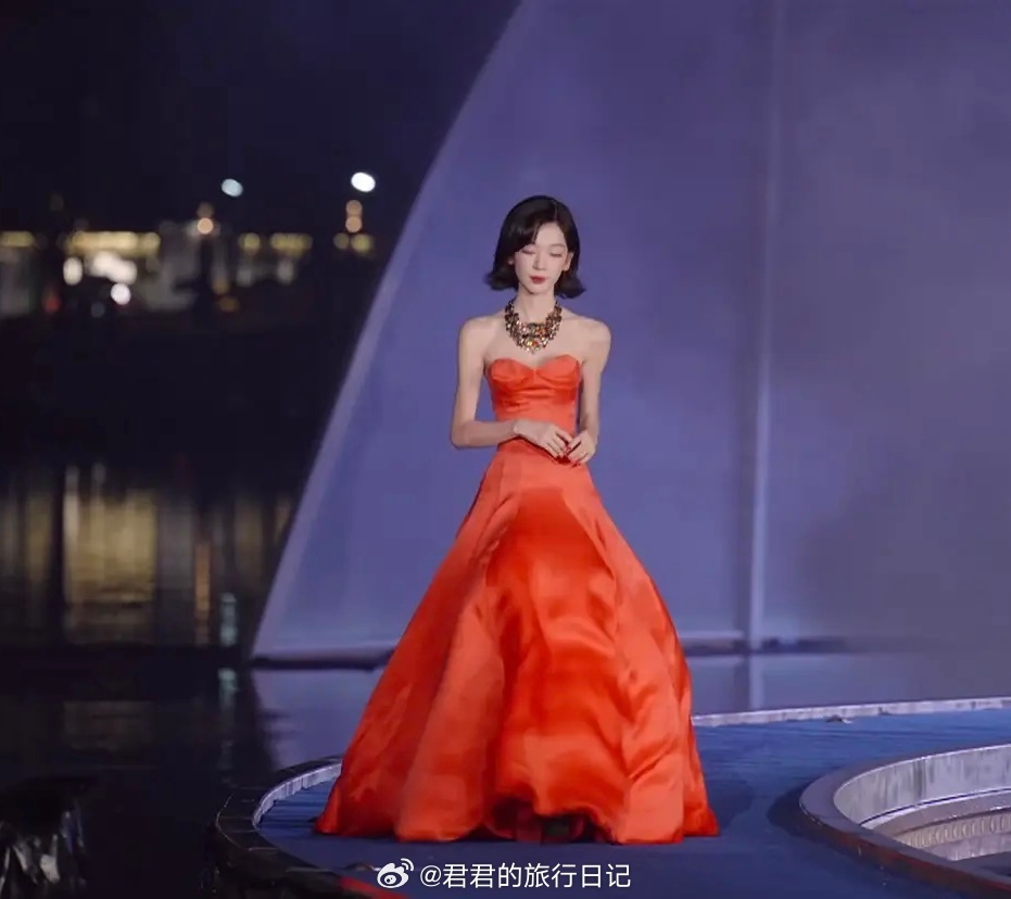 易梦玲居然这么瘦吗，这身材又美又绝了 ​​​