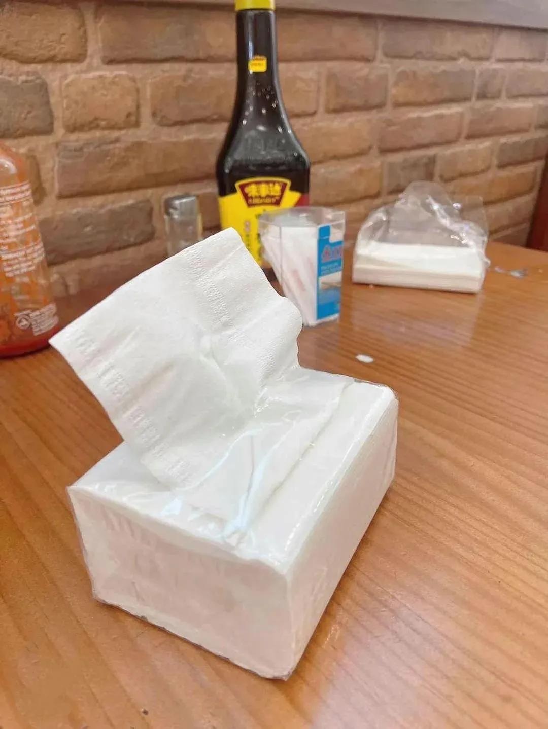 几年前，我出差去北方，去饭店吃饭时发现了一个特点，无论大小饭店，即使是街头的摊位