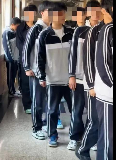 有些学校的老师，总会有些奇思妙想，想方设法提高孩子们的体能，让他们尽可能的多活动
