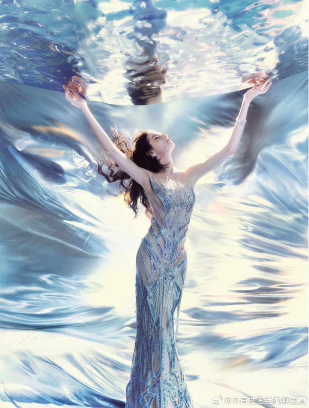 现在互联网真是发达 都能看到女娲补天的照片了 