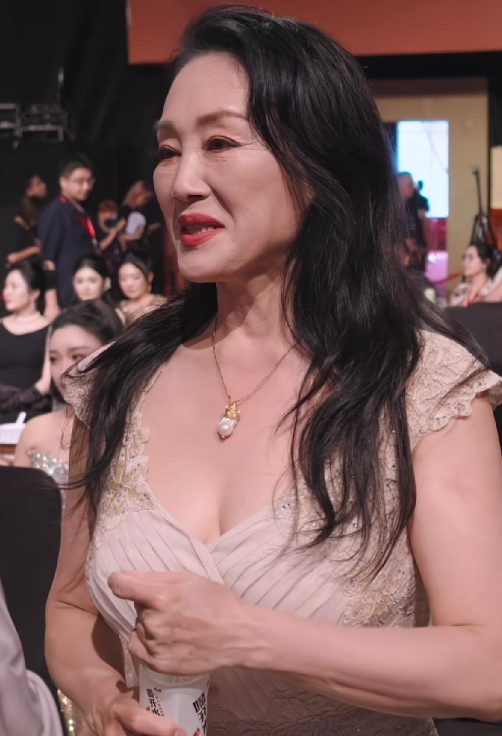 岁月饶过谁，法拉利再久也是法拉利， 曾经的风情万种，万人迷王姬，一代人的崇拜，岁