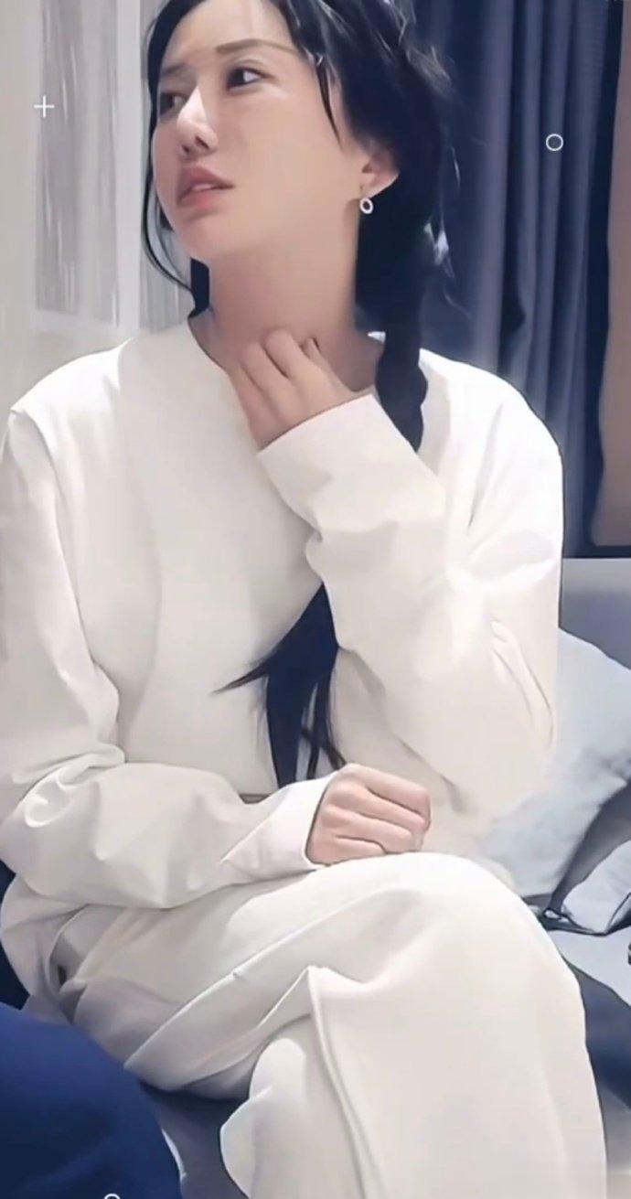 成年男人只喜欢两种女人，一种是有少女感的少妇，一种是有少妇感的少女。 [666]