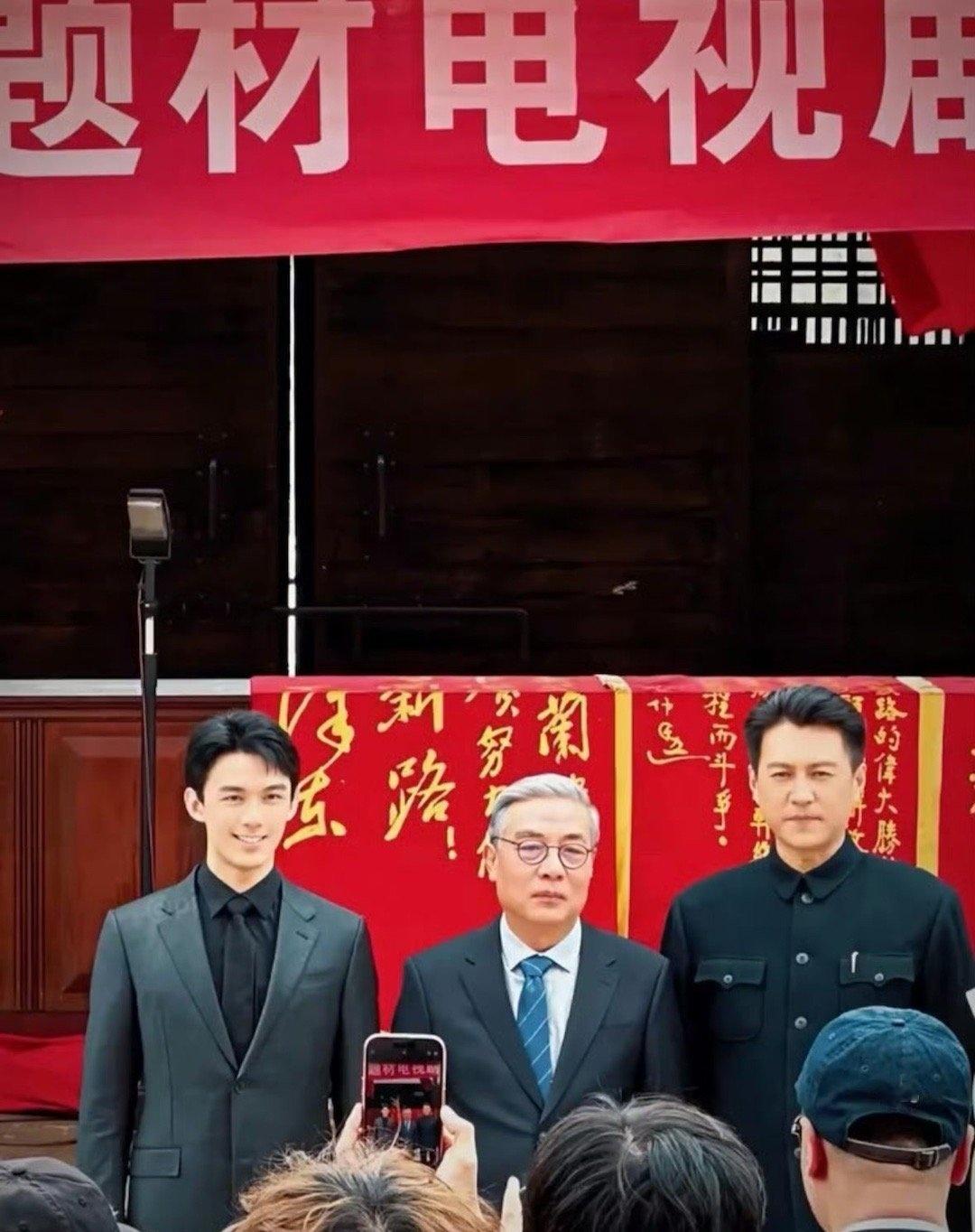 重大历史题材《西北岁月》今日杀青主演靳东、丁勇岱、于和伟客串吴磊（男主青少年时期