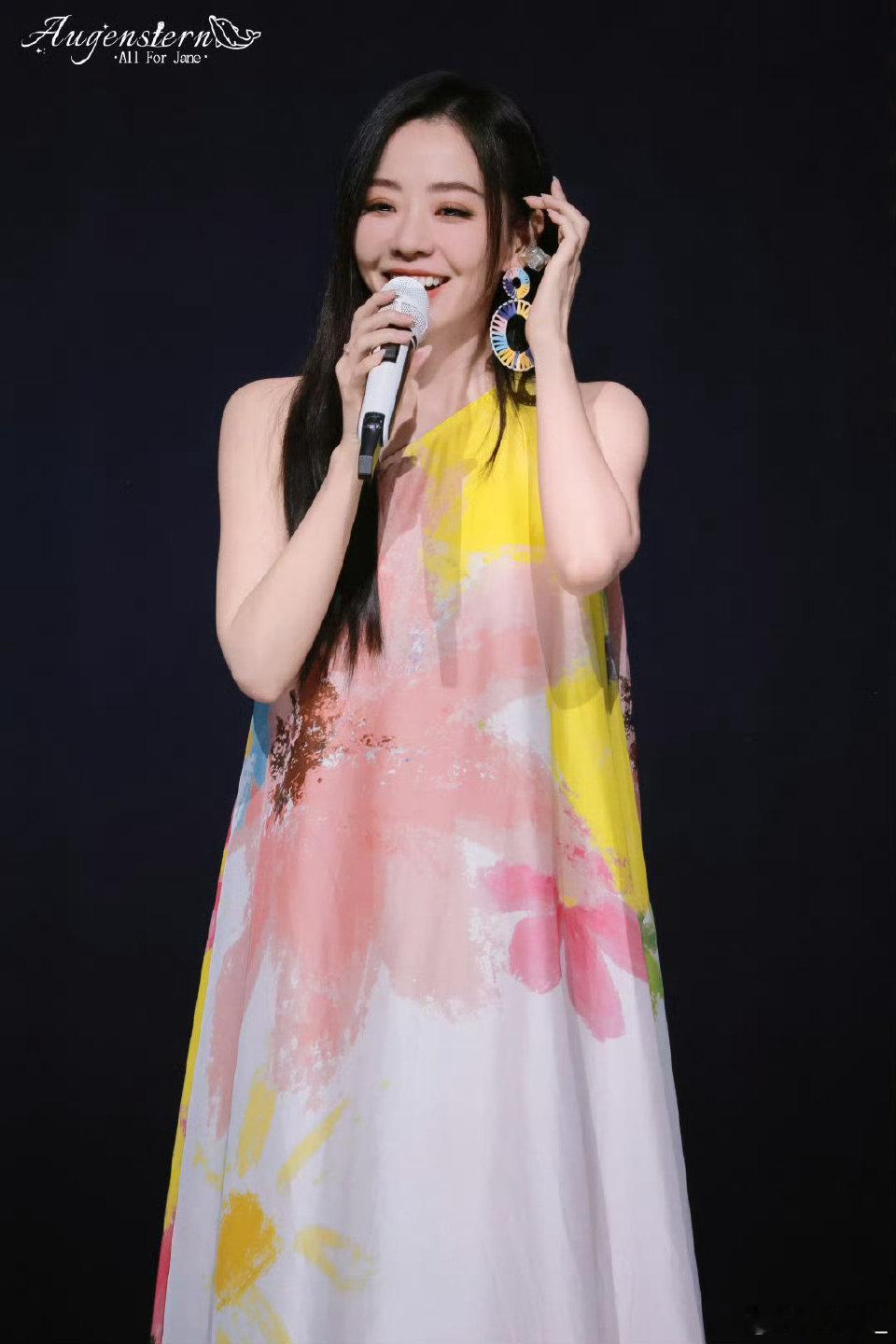 张靓颖时隔6年首唱灵笼主题曲这一次听到张靓颖唱这首歌还是好听的，仿佛又回到了快乐