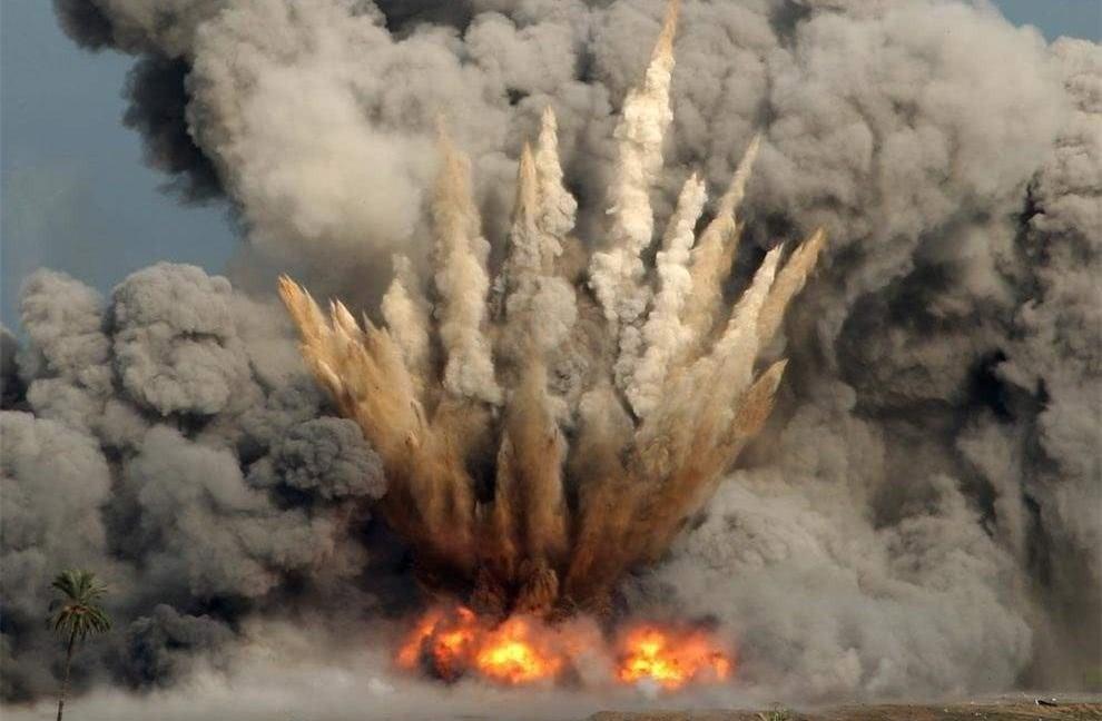 作为一个天天盯着国际新闻、生怕油价一涨就影响咱出门开车成本的老百姓，看到美伊这回