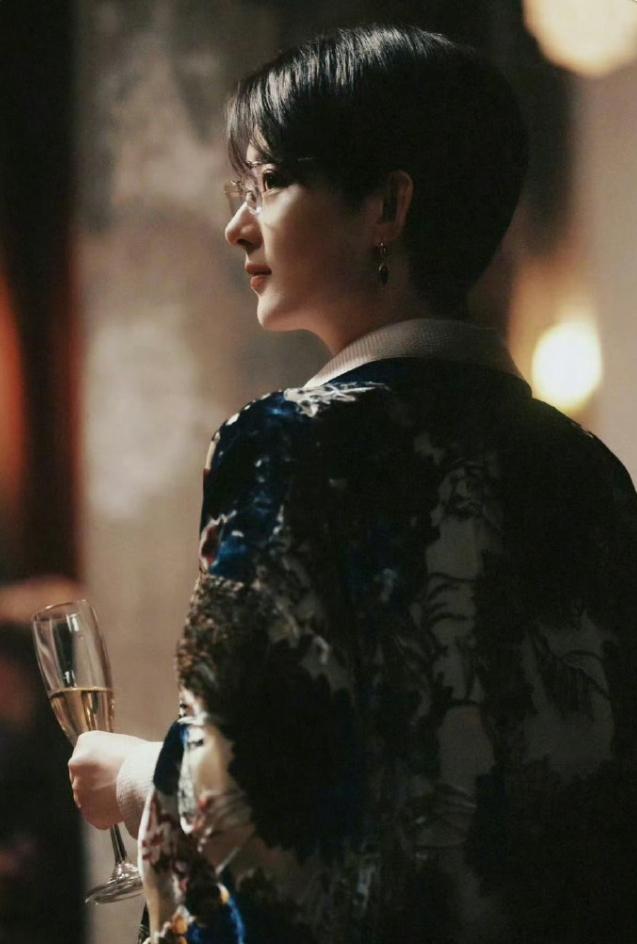 《酱园弄》上流媒体了
赵丽颖口碑翻转，现在很多人觉得她台词说的很好，当初电影上映