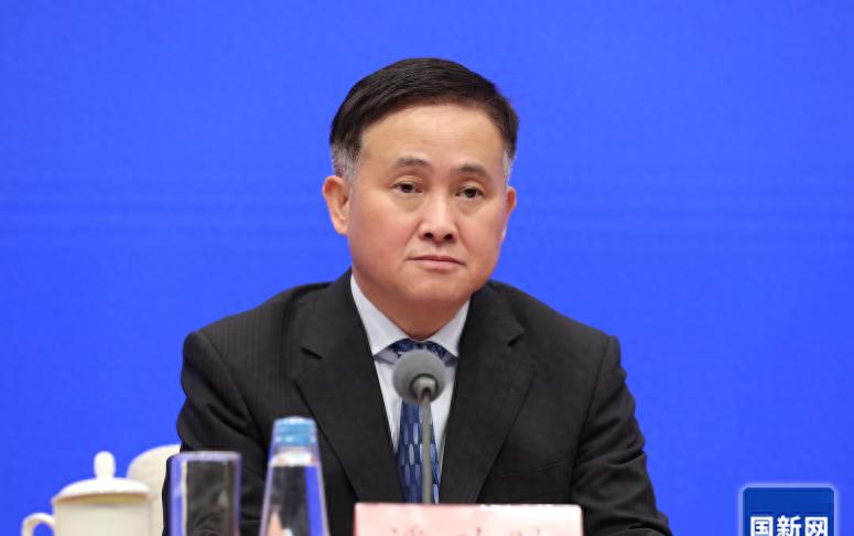 最近央行放大招了！咱们国家的金融界要来个“大变身”。啥？你说啥？降低存款准备金率