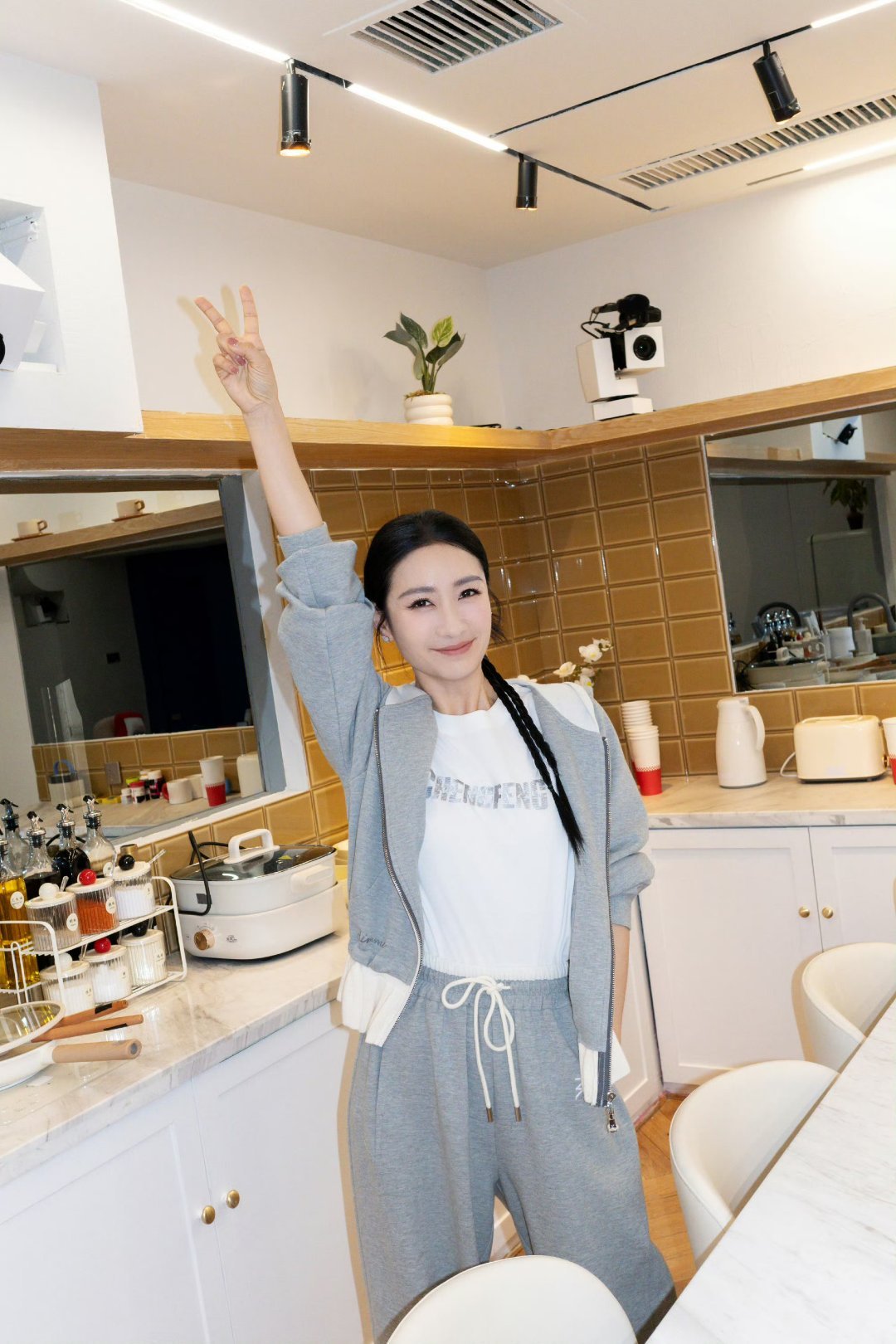 我把陶昕然弄哭了诶，谁能想到陶昕然被淘汰啊……姐姐继续闪闪发光吧！！ 