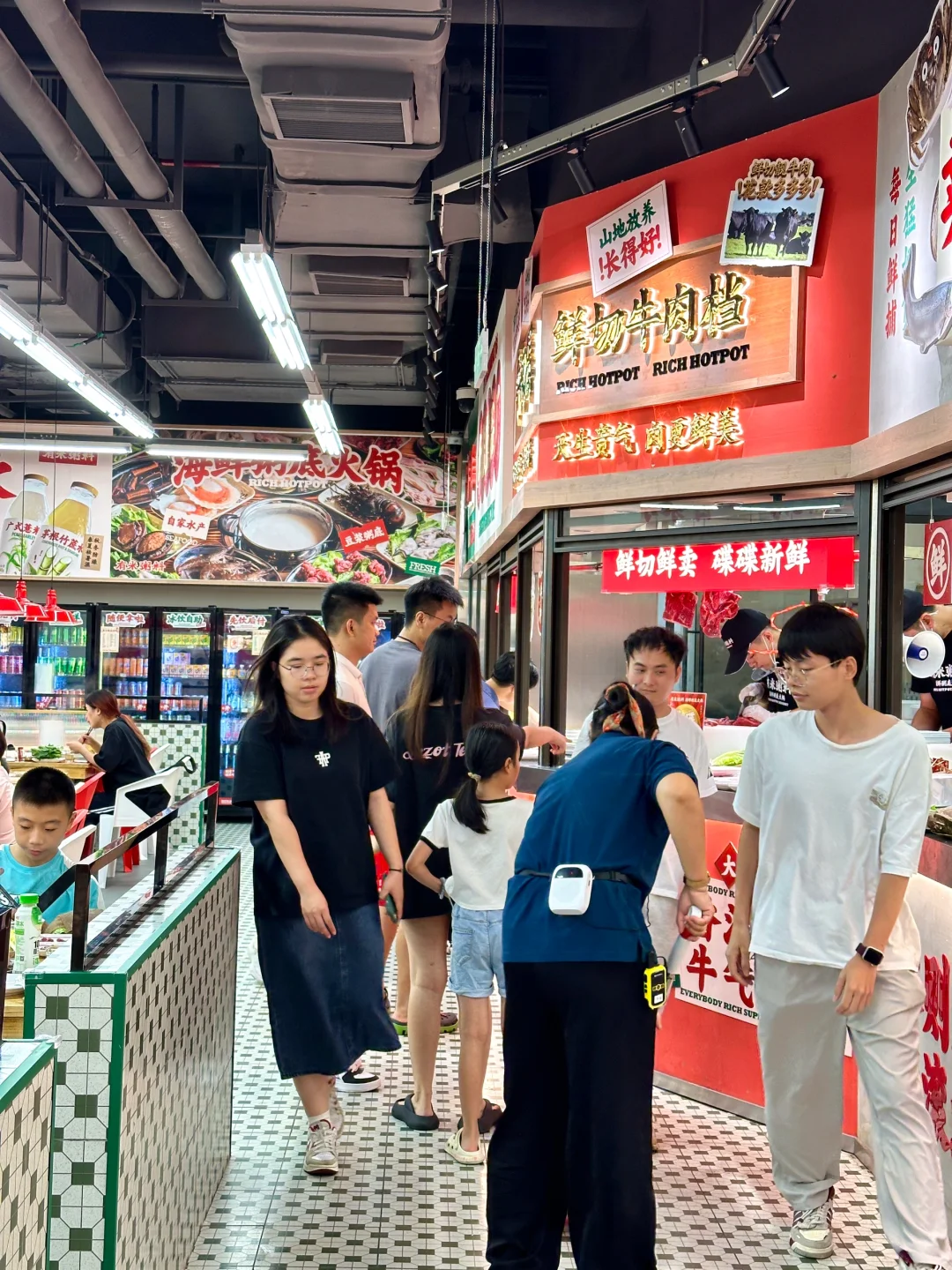 💢我妈问这里不用钱吗！？那么多人！