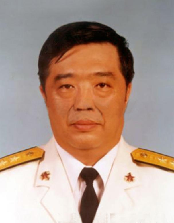 2001年，在贺龙的儿子贺鹏飞的葬礼上，他的母亲薛明不停的哭泣着，嘴里一直重复着