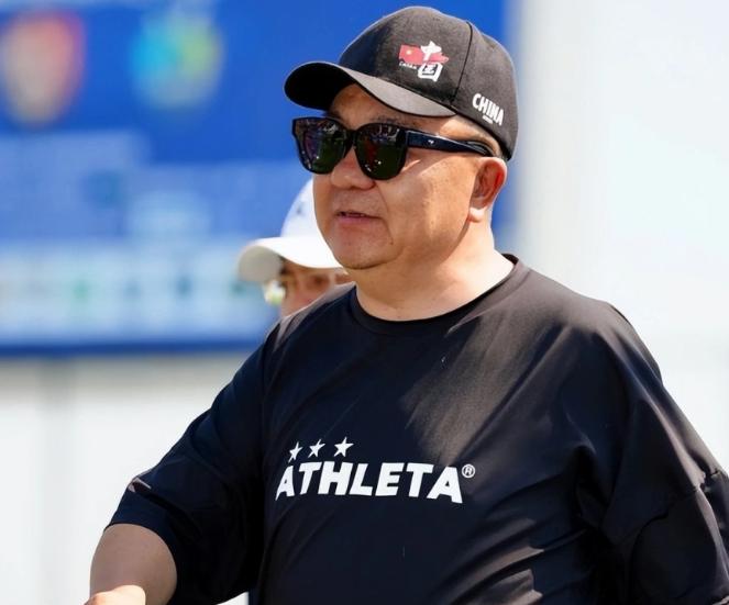 董路最近郑重声明：最近有人一是“攻击”中国足协，二是“攻击”孙继海，这两种现象些