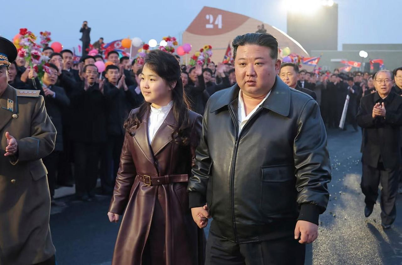 金正恩正将14岁的女儿金珠爱推举为可能的继任者，——路透社援引韩国情报部门消息称