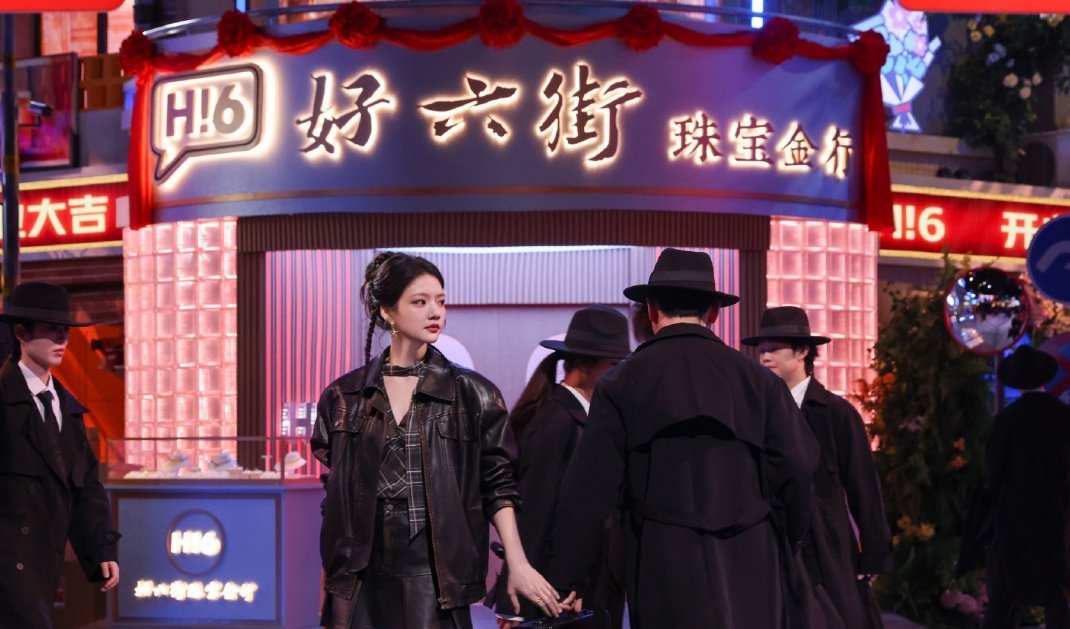 小何警官和小秦律师马上来了，小敏是不是也要进组了期待任敏，晚上见 