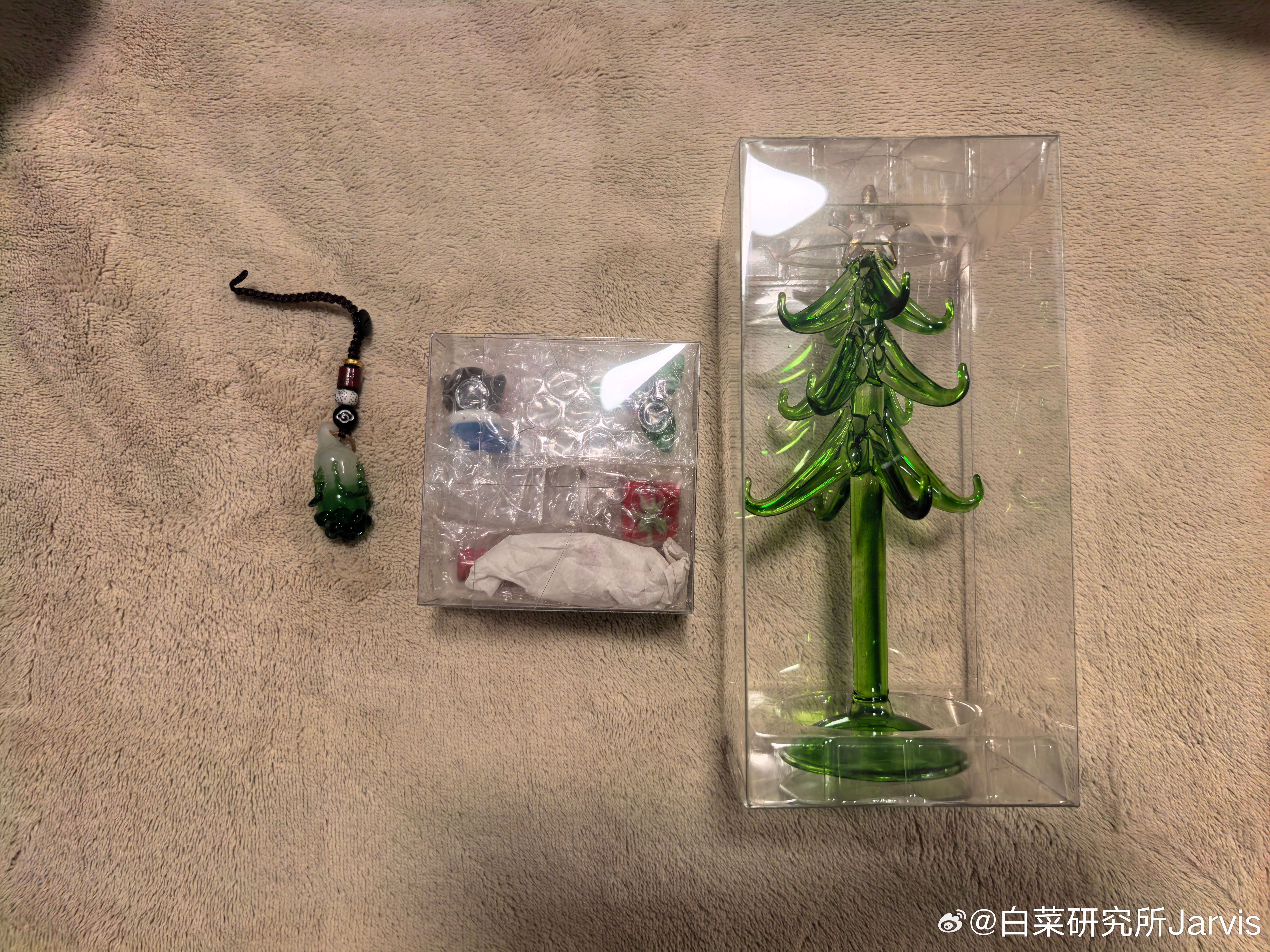 圣诞也快到了，抽个琉璃圣诞树吧，带一包琉璃小挂坠，然后再附赠一个琉璃白菜也算是我