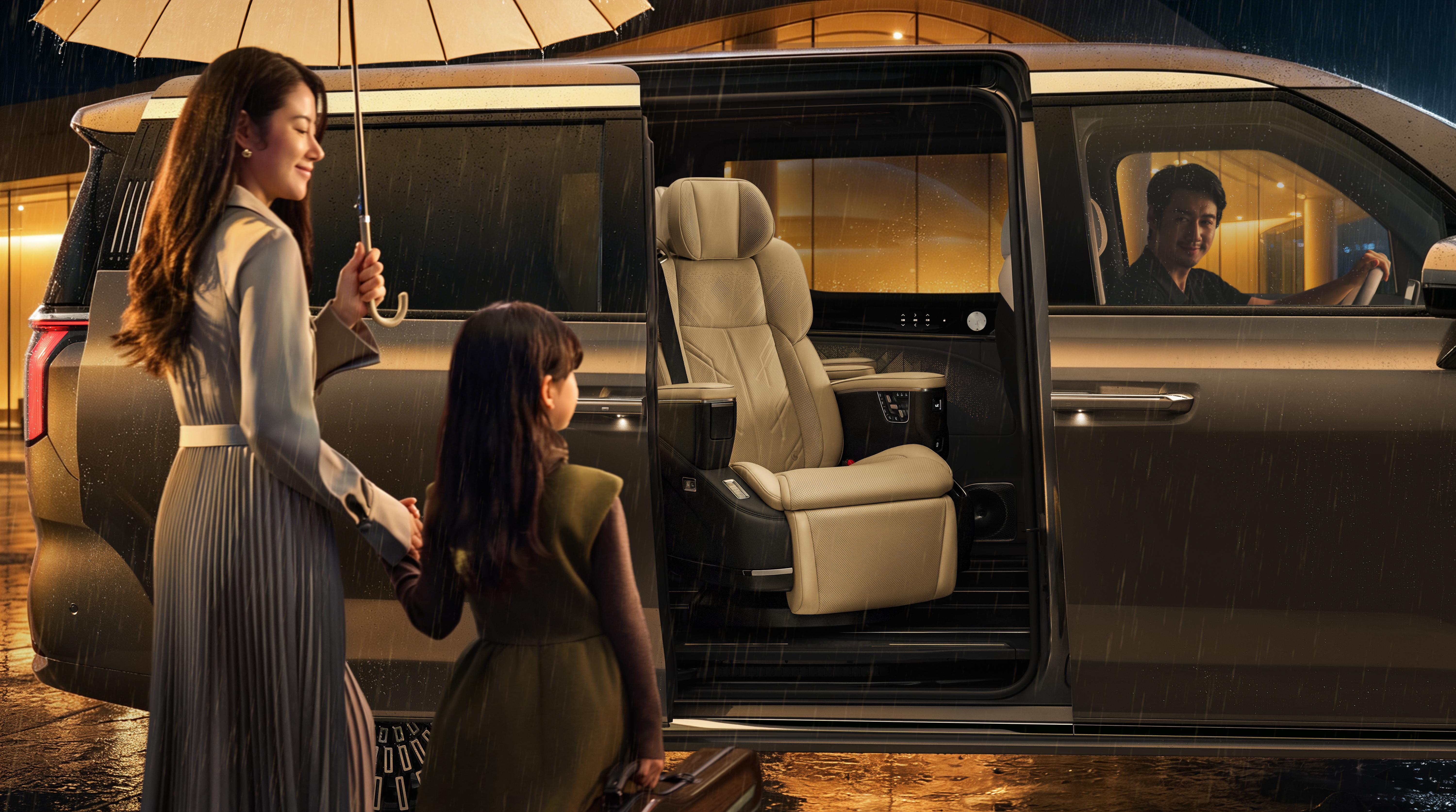 【2026北京车展：新款极氪009正式开启预售】4月24日，2026北京车展上，