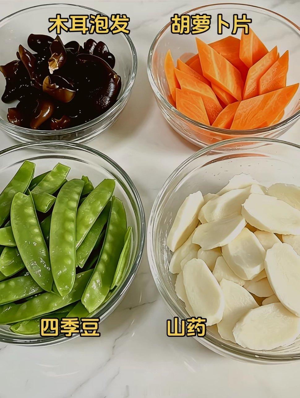 烟火藏温柔，人间皆风味。一碗热食抚平疲惫，酸甜苦辣皆是生活滋味。三餐四季，好好吃